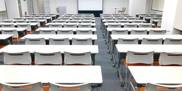 レンタルプレイスなかぎん 会議室 パイン スクール形式（3名掛け） 93名