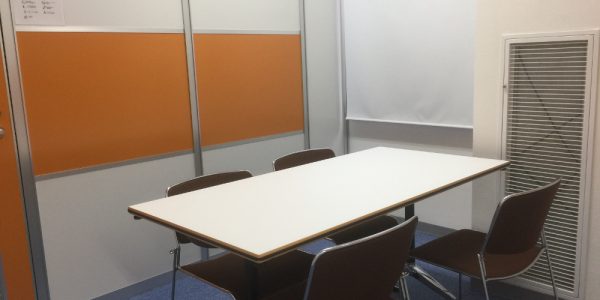 収容人数(4名)